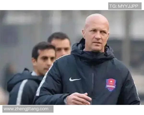 克鲁伊夫足球明星的传奇人生与对现代足球的深远影响 克鲁伊夫足球明星的传奇人生与对现代足球的深远影响