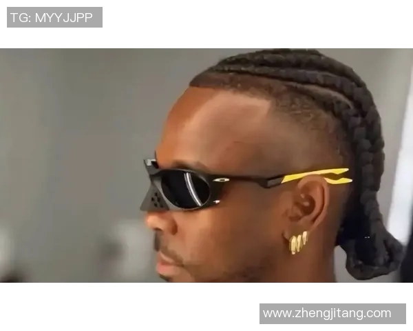 足球明星中的眼镜潮流盘点那些戴眼镜的球员们 足球明星中的眼镜潮流盘点那些戴眼镜的球员们