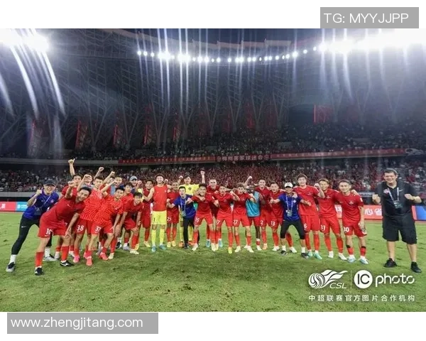 虎年贺岁足球明星携手祝福图集展现激情与团圆的美好时刻